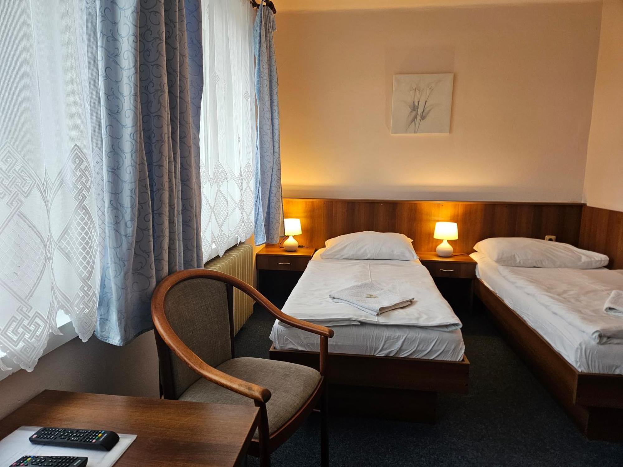 Hotel Trim Pardubice Exterior photo